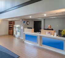 Holiday Inn Express Lobby