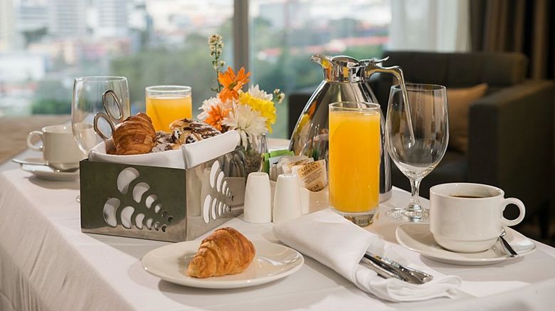 <b>Las Americas Golden Tower Room</b>. Images powered by <a href="https://www.leonardoworldwide.com/" title="Leonardo Worldwide" target="_blank">Leonardo</a>.