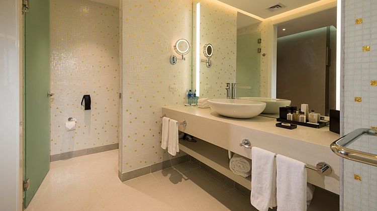 Las Americas Golden Tower Room