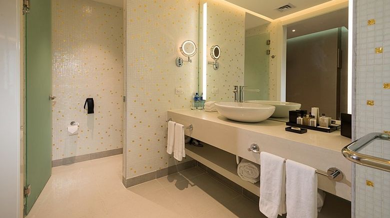 <b>Las Americas Golden Tower Room</b>. Images powered by <a href="https://www.leonardoworldwide.com/" title="Leonardo Worldwide" target="_blank">Leonardo</a>.