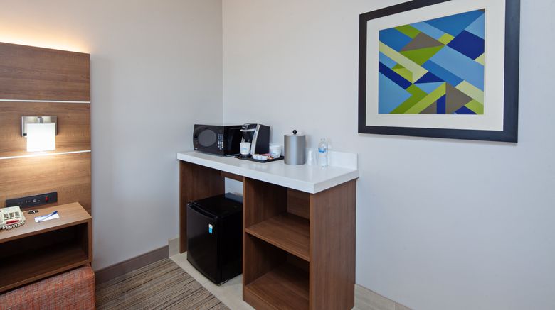 <b>Holiday Inn Express Hotel & Suites Room</b>. Images powered by <a href="https://www.leonardoworldwide.com/" title="Leonardo Worldwide" target="_blank">Leonardo</a>.