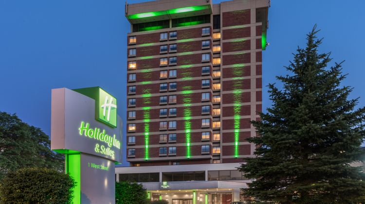 Holiday Inn & Stes Pittsfield-Berkshire Exterior