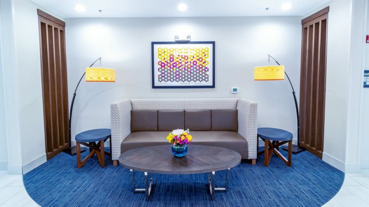 Holiday Inn Express Hotel & Suites Lobby
