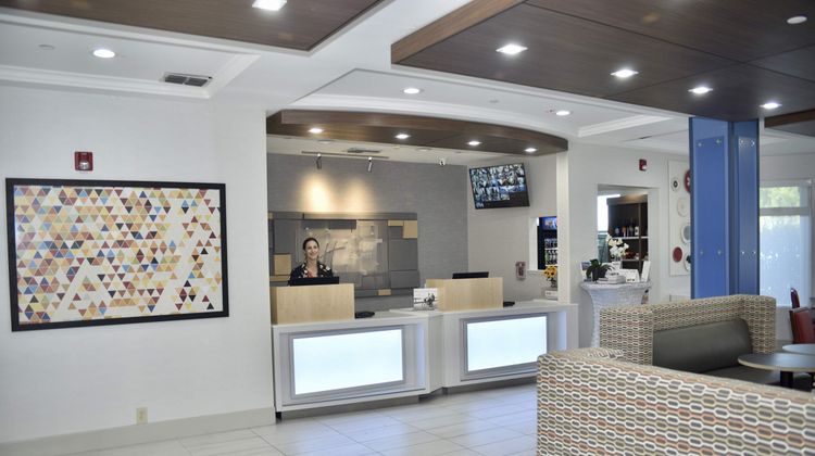 Holiday Inn Express Lobby