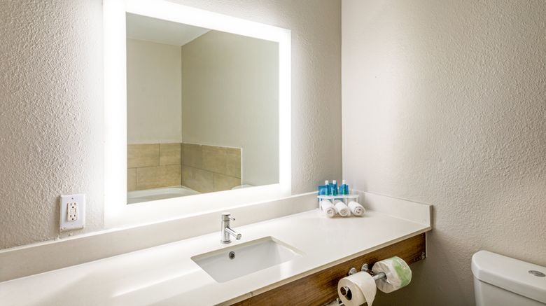 <b>Holiday Inn Express & Suites Columbus Room</b>. Images powered by <a href="https://www.leonardoworldwide.com/" title="Leonardo Worldwide" target="_blank">Leonardo</a>.