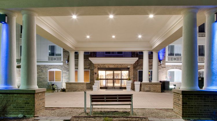 Holiday Inn Express Hotel & Suites Exterior