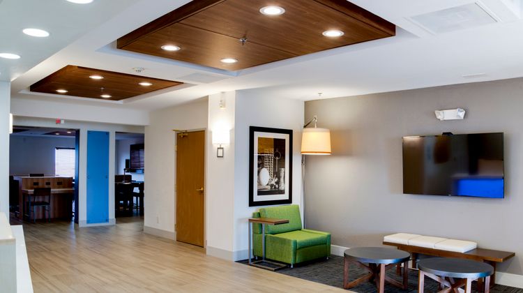 Holiday Inn Express Hotel & Suites Lobby