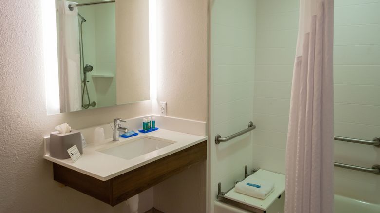 <b>Holiday Inn Express Room</b>. Images powered by <a href="https://www.leonardoworldwide.com/" title="Leonardo Worldwide" target="_blank">Leonardo</a>.