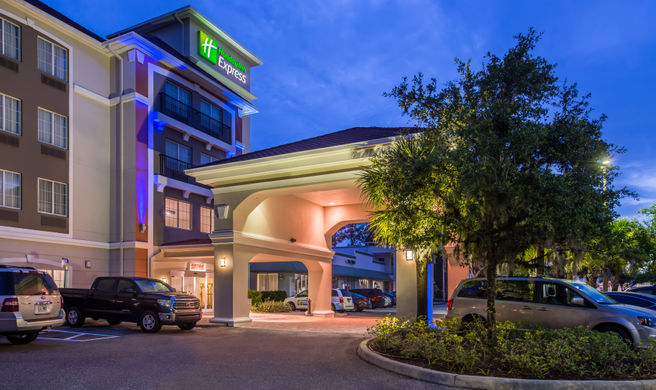 Holiday Inn Express Telecom Park Exterior