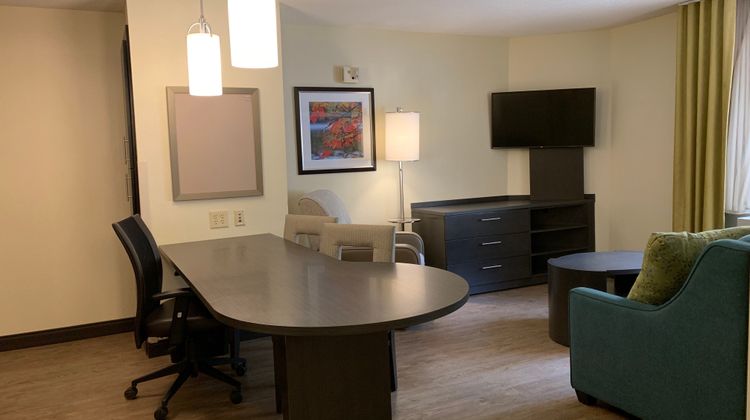 Candlewood Suites Raleigh Crabtree Suite