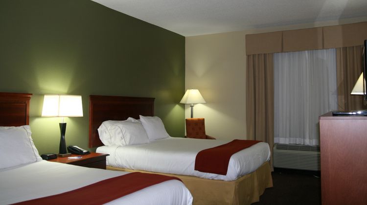Holiday Inn Express Hotel & Suites Room