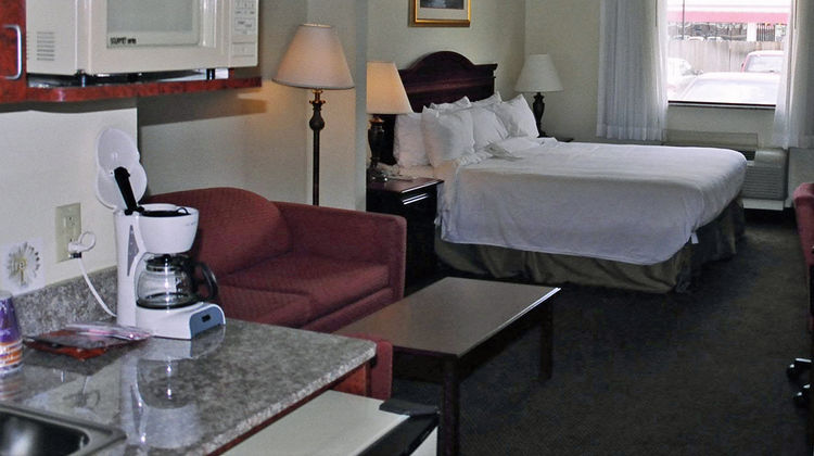 Holiday Inn Express Hotel & Suites Suite