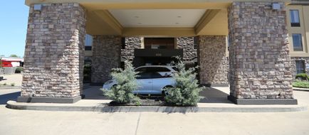 Holiday Inn Express Hotel & Suites Exterior