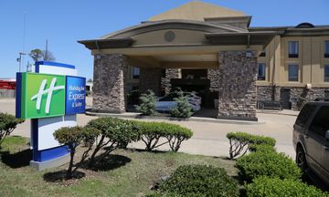 Holiday Inn Express Hotel & Suites