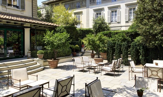 Hotel Regency Exterior