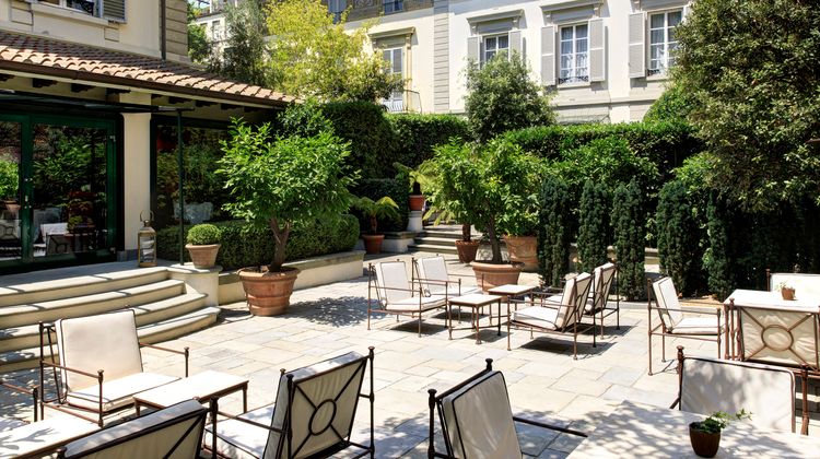 Hotel Regency Exterior