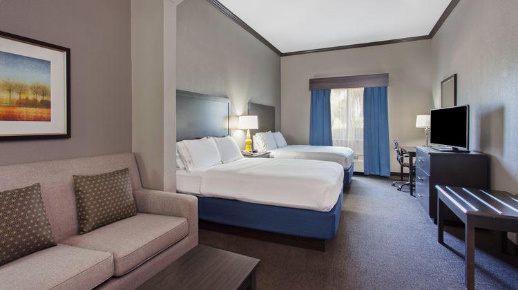 Holiday Inn Express Wharton Suite