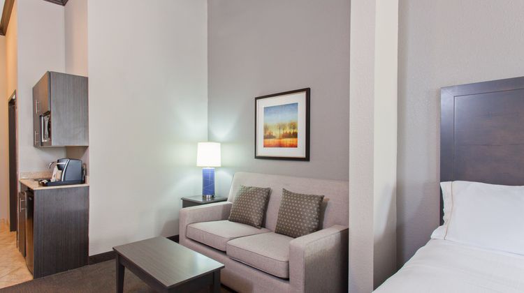 Holiday Inn Express Wharton Suite