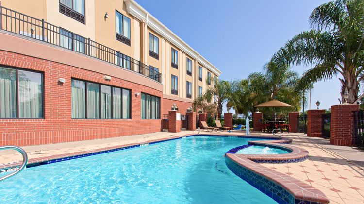 Holiday Inn Express Wharton Pool