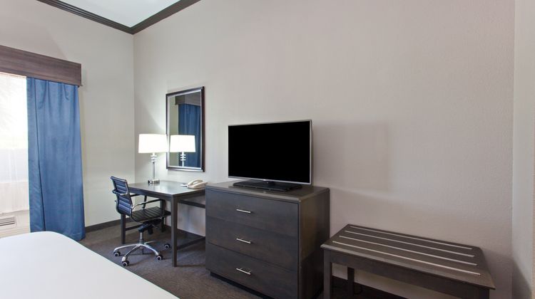Holiday Inn Express Wharton Room