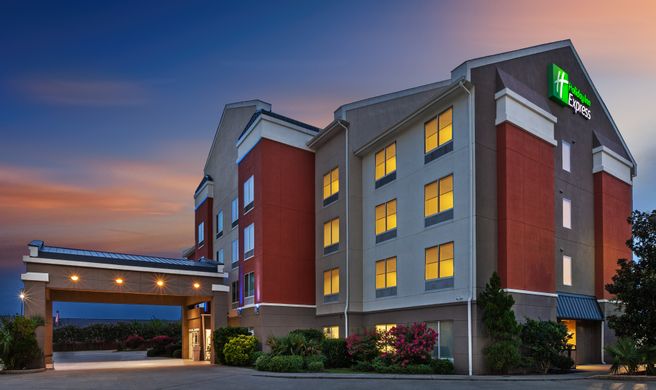 Holiday Inn Express New Orleans East Exterior