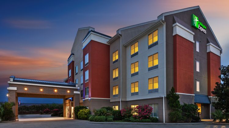 Holiday Inn Express New Orleans East Exterior