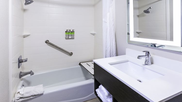 Holiday Inn Express New Orleans East Room