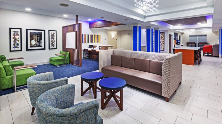 Holiday Inn Express New Orleans East Lobby