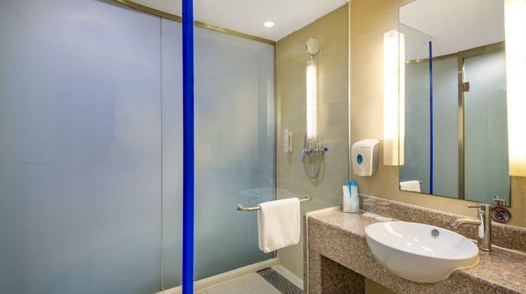 Holiday Inn Express Tianjin Airport Room