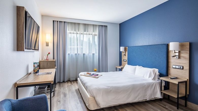 <b>Puerta de Bilbao Hotel Room</b>. Images powered by <a href="https://www.leonardoworldwide.com/" title="Leonardo Worldwide" target="_blank">Leonardo</a>.