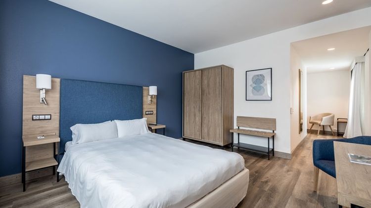 Puerta de Bilbao Hotel Room