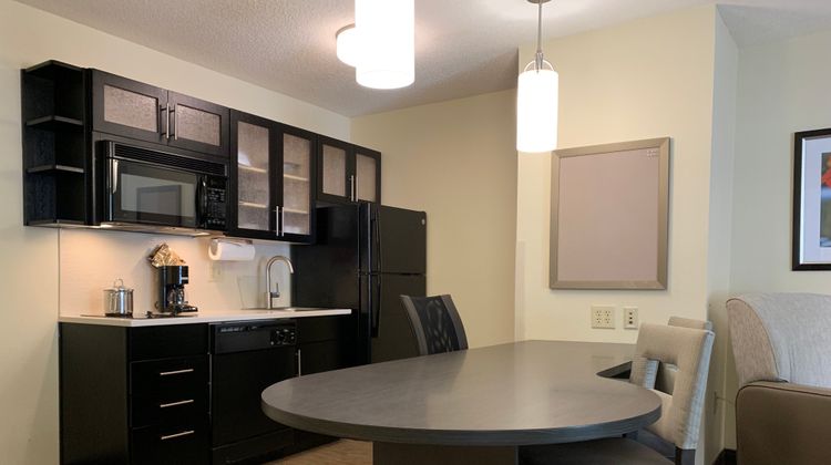 Candlewood Suites Raleigh Crabtree Suite