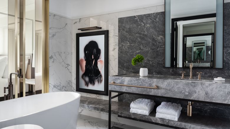 <b>Four Seasons Hotel Montreal Room</b>. Images powered by <a href="https://www.leonardoworldwide.com/" title="Leonardo Worldwide" target="_blank">Leonardo</a>.