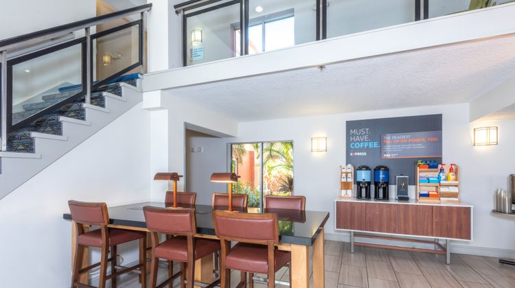 Holiday Inn Express/Stes Bradenton West Lobby