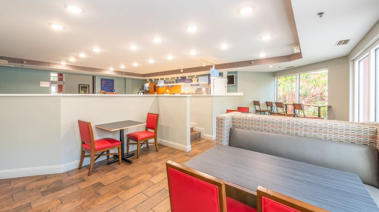 <b>Holiday Inn Express/Stes Bradenton West Restaurant</b>. Images powered by <a href="https://www.leonardoworldwide.com/" title="Leonardo Worldwide" target="_blank">Leonardo</a>.