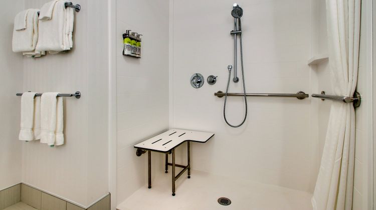 Holiday Inn Express & Stes Findlay North Room