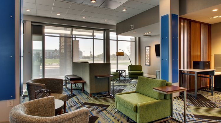 Holiday Inn Express & Stes Findlay North Lobby