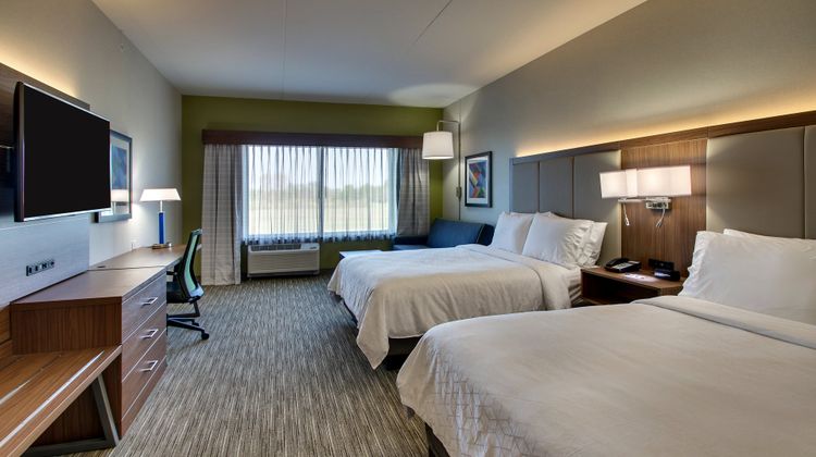 Holiday Inn Express & Stes Findlay North Suite