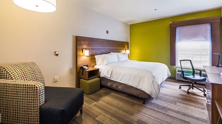 Holiday Inn Express & Suites Columbus Room