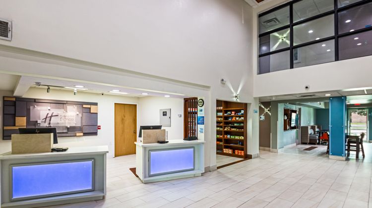 Holiday Inn Express & Suites Columbus Exterior