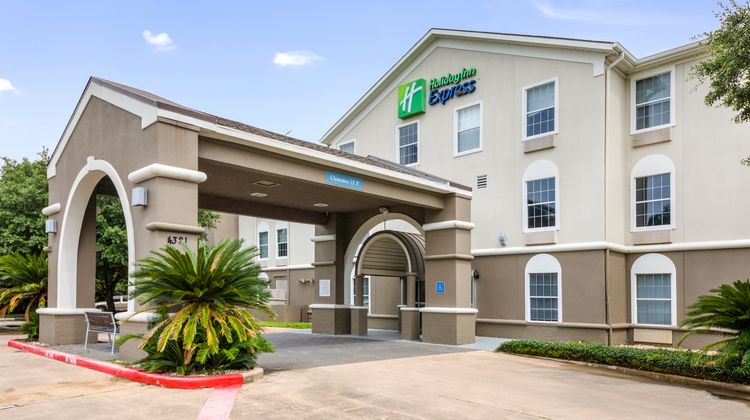 Holiday Inn Express & Suites Columbus Exterior