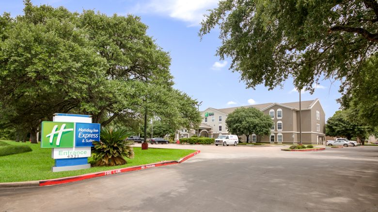 <b>Holiday Inn Express & Suites Columbus Exterior</b>. Images powered by <a href="https://www.leonardoworldwide.com/" title="Leonardo Worldwide" target="_blank">Leonardo</a>.