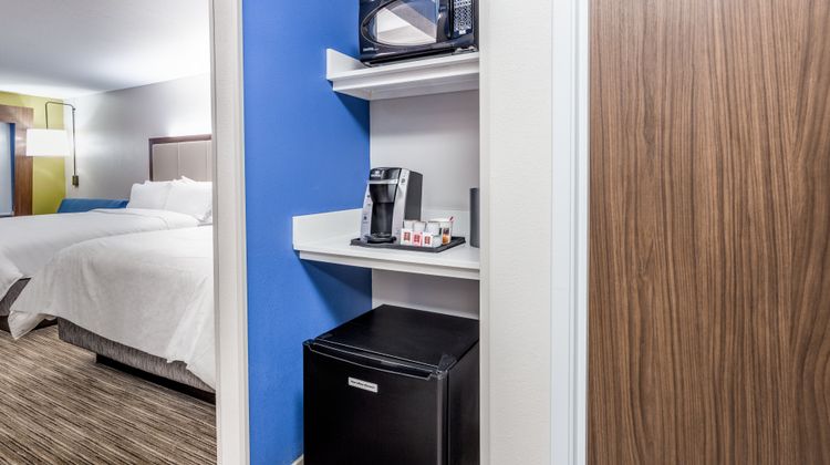 Holiday Inn Express & Suites Hammond Room