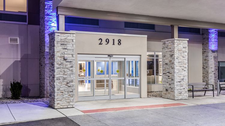 Holiday Inn Express & Suites Hammond Exterior