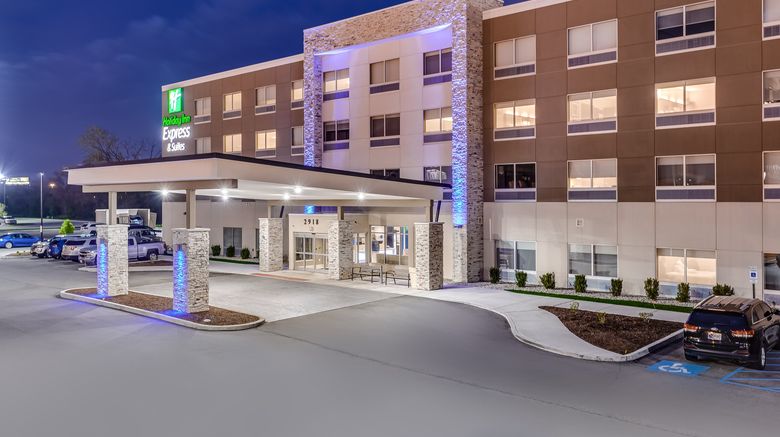 <b>Holiday Inn Express & Suites Hammond Exterior</b>. Images powered by <a href="https://www.leonardoworldwide.com/" title="Leonardo Worldwide" target="_blank">Leonardo</a>.