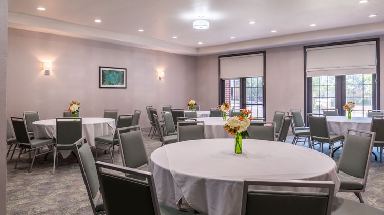 Holiday Inn Express Hotel & Suites Meeting