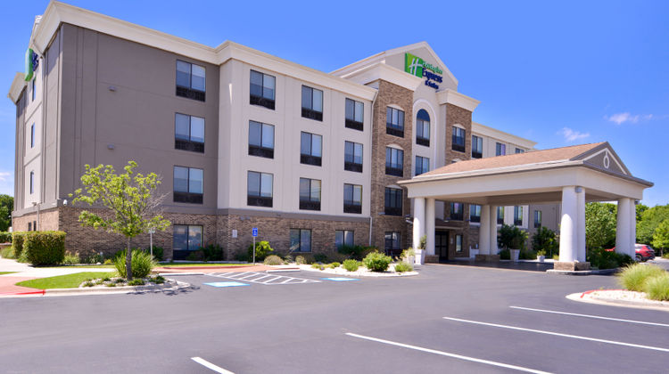 Holiday Inn Express Hotel & Suites Exterior