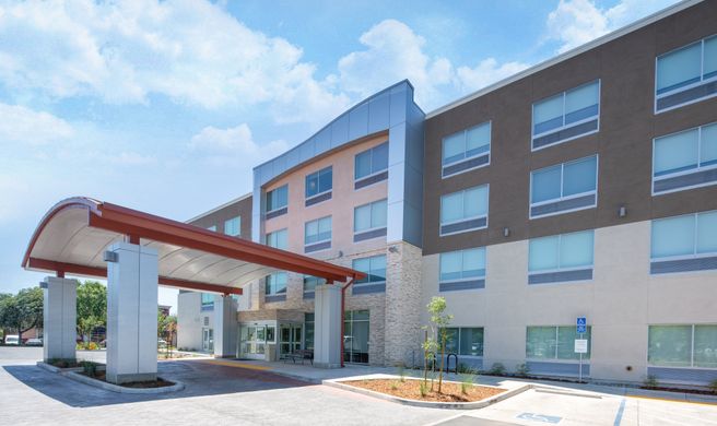 Holiday Inn Express & Suites Chico Exterior