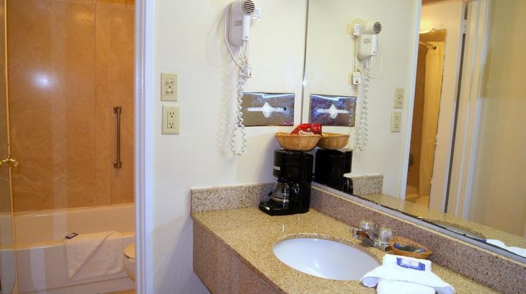 Red Carpet Inn Room