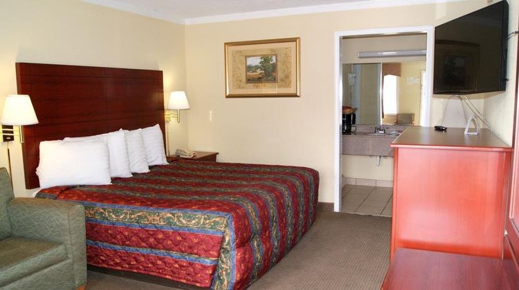 Red Carpet Inn Room